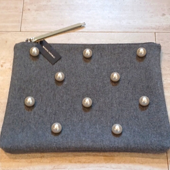 Banana Republic Handbags - NWT Banana Republic Gray Wool/Flannel Oversized Clutch